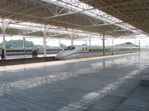 武廣、京滬、哈大高鐵全線(xiàn)218個(gè)信號(hào)控制站金屬屋面防水、防腐、隔熱工程